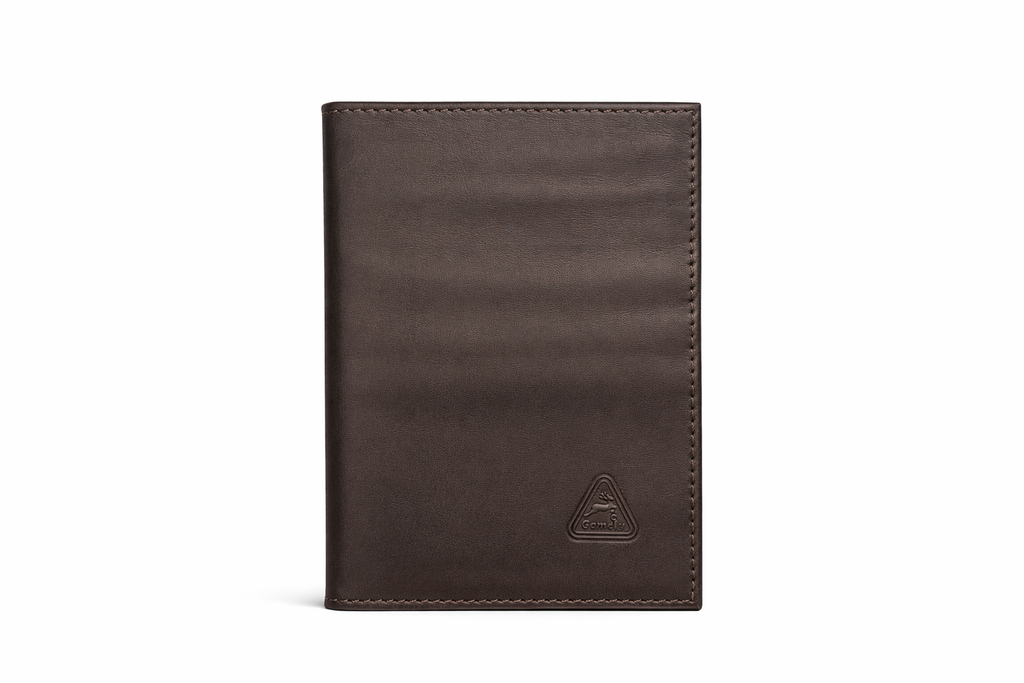 Porta pasaporte marron elegante y funcional de cuero 100%